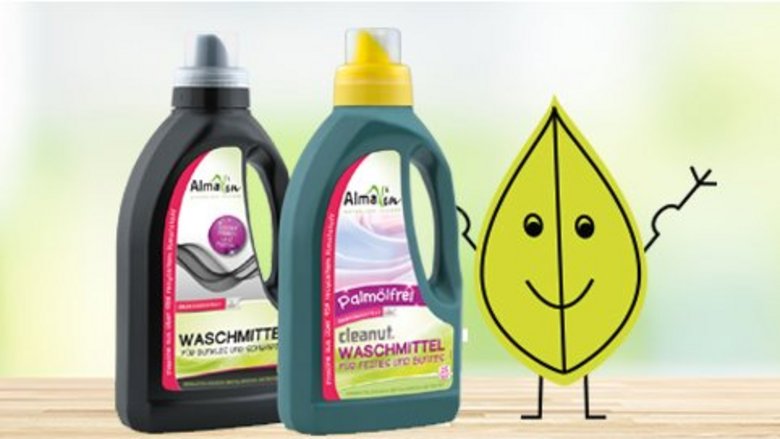 Zwei AlmaWin Produkte von 2015 in den ersten Flaschen aus Recycling PE