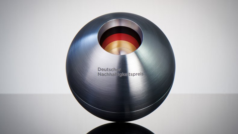 Der Deutsche Nachhaltigkeitspreis_Silberne Kugel mit Öffnung